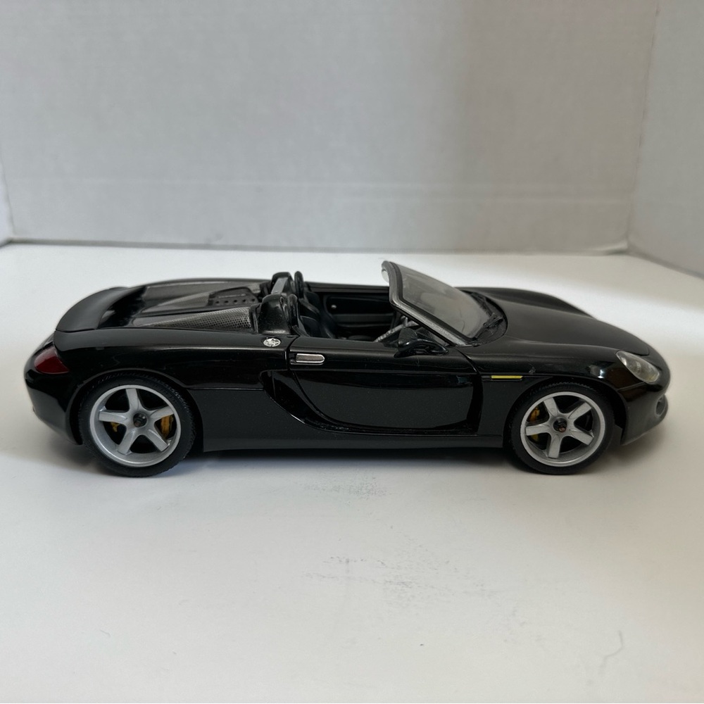 Porsche Carrera GT Black Diecast Model Car 1:18 Scale